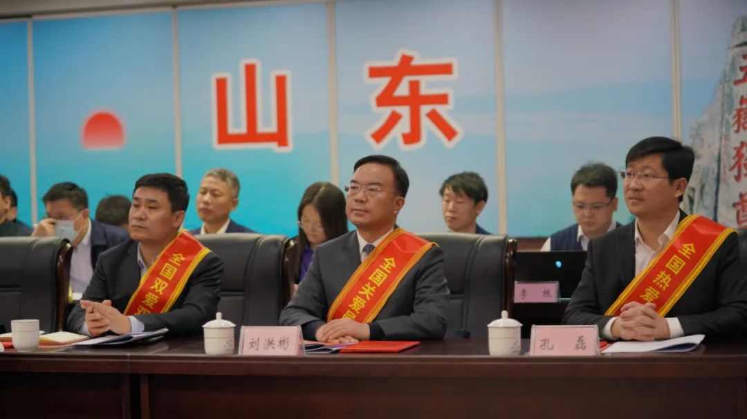 喜報丨劉洪彬董事長參加全國就業(yè)與社會保障先進民營企業(yè)暨關(guān)愛員工實現(xiàn)雙贏表彰大會